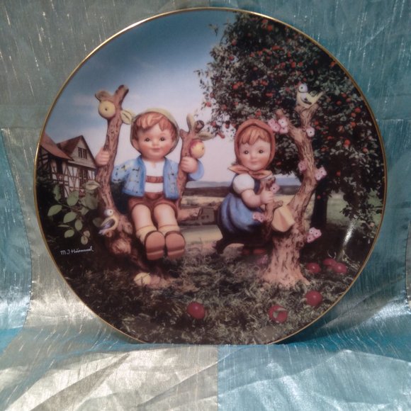 Hummel collectors plate (Apple Tree Boy & Girl ) - Picture 5 of 6